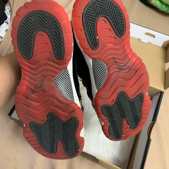 Air Jordan Bred 11 5.5 - Picture 4 of 7